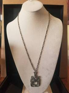 lot 184 image: Selection of costume jewelry