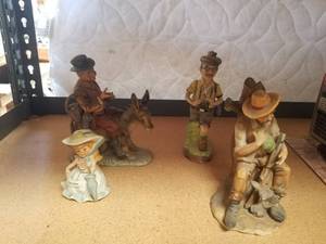 lot 41 image: Selection Lefton and Ardco figurines