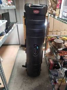 lot 55 image: SKB hard travel case for golf clubs, missing one wheel