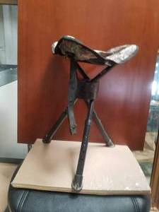 lot 58 image: RealTree camo tripod hunting-camping chairs