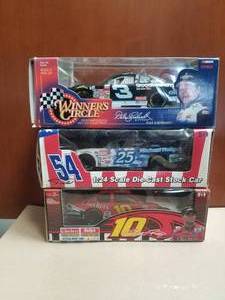 lot 62 image: Selection of 3 124 Nascar racecars - Earnhardt, Nadeau, and Riggs