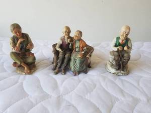 lot 14 image: Selection of Homco and Ardco figurines