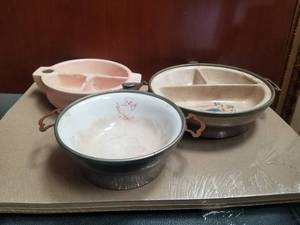 lot 74 image: Selection of 3 baby food warmingserving plates and bowl
