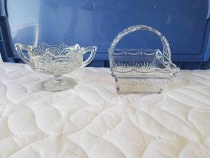 lot 97 image: Selection of 2 vintage glass bowlsbasket
