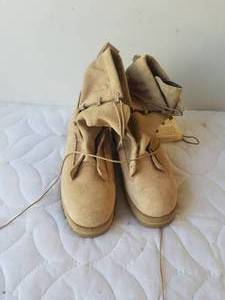 lot 111 image: Dessert camo army boots with tags