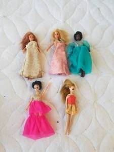 lot 113 image: Selection of 1970 Mattel dolls
