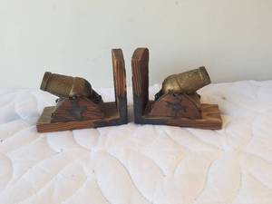 lot 130 image: Vintage cannon bookends