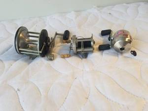 lot 132 image: Selection of fishing reels - Penn 65, Pfluger 1943, and Shakespeare