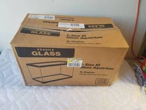 lot 136 image: 10-gallon fish tank - never used