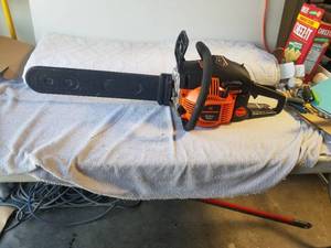 lot 31 image: Remington gas chain saw with case - started when tested