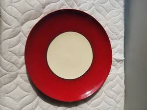 lot 140 image: Large plate decor.