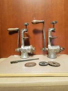 lot 149 image: Selection of 2 vintage meat grinders - Universal and Keystone