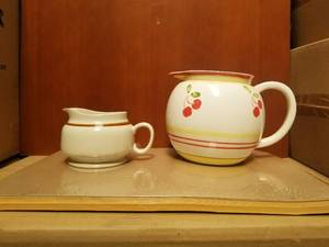 lot 150 image: Selection of 2 vintage pitchers