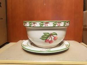 lot 151 image: Large bowl with matching platter - Cherry themed
