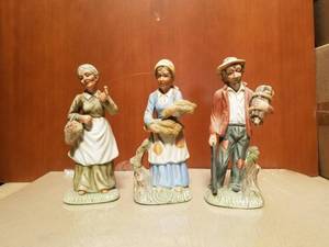 lot 155 image: Selection of 3 Ardco figurines