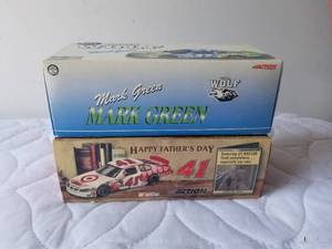 lot 161 image: Selection of 2 124 Nascar Action racecars - Mears and Green