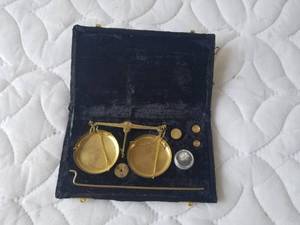 lot 162 image: Vintage scale coin balance scale in case