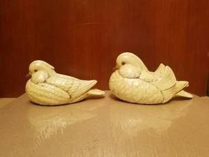lot 167 image: Vintage pair of cream colored birds