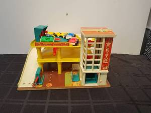 lot 208 image: Vintage Fisher Price Parking ramp and service center with accessories