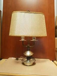 lot 219 image: Vintage tabletop electric lamp