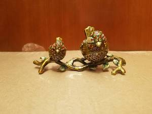 lot 221 image: Home Wealth decoration bird trinket box - hand painted