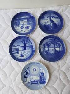 lot 242 image: Selection of 5 Royal Copenhagen plates - 1969, 70, 71(2), and 72