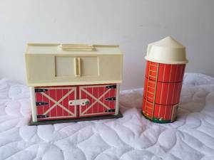 lot 252 image: Vintage Fisher Price Family Farm with accessories