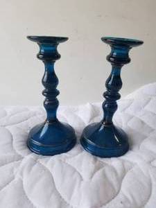 lot 253 image: Vintage blue glass candlestick holders - 9-inches tall