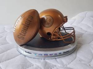 lot 257 image: Pittsburgh Steeles collectible decor.