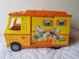 lot 258 image: Vintage Barbie Mattel camper