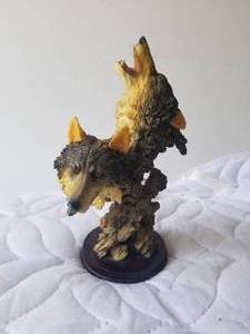 lot 260 image: Howling wolfs statue