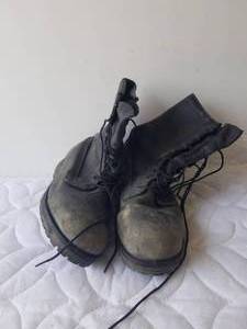 lot 265 image: Pair of used Gore-Tex military boots