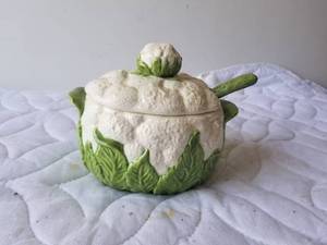 lot 274 image: Vintage cauliflower shaped soup serving bowl with spoon ladle