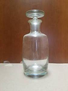 lot 275 image: Vintage glass decanter with glass stopper