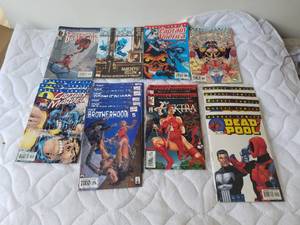 lot 279 image: Generous selection of comic books