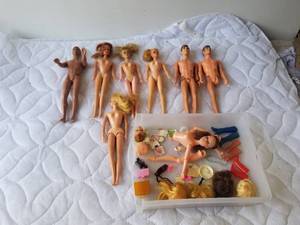 lot 286 image: Selection of Ken and Barbie dolls from the 60s