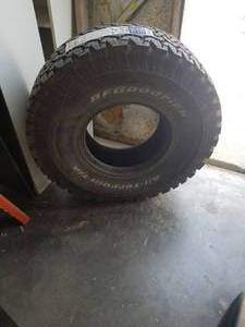 lot 335 image: BF Goodrich - All terrain TA tire - 35x12.5OR15LT