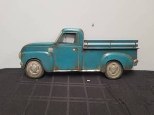 lot 294 image: Truck all hanger decor. - 10by24