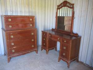 lot 1 image: Vintage Thomasville Chair Co. Matching Mahogany Highboy Dresser And Vanity With Adjustable Mirror-Note 2 X Money