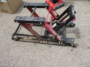 lot 15 image: Craftsman Model 9-50190 1500 lbs Motorcycle, ATV Jack-Works