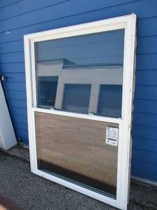 lot 87 image: 3-44-12 x 60-H,Like New Windows With Vinyl Frame, With Screens, They have been installed for a short time. Note X The Money