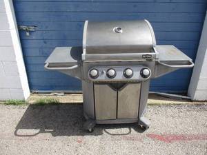 lot 39 image: STOKE- Model SGP4333SB, 4 Burner Propane Grille
