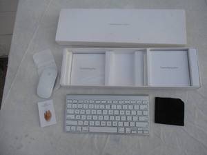 lot 43 image: Apple Wireless Keypad and mouse