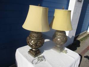 lot 61 image: 2-Table Lamps With Shades, Note 2-X Money