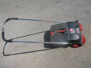 lot 95 image: HOOVER Manual- Spin Sweep, Outdoor Sweeper Model L-1405 Wit Adjustable Handle
