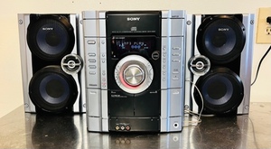lot 10 image: Sony Mini Hi-Fi Component System MHC-GX450