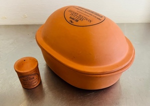 lot 19 image: Henry Watson Pottery The Original Clay Baking Brick &amp Salt Pot - Ideal for Use At Home or on Safari