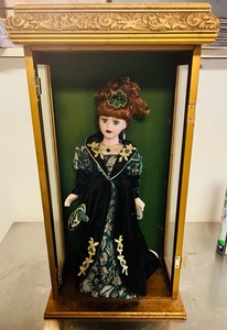 lot 26 image: Camellia Garden 16 Porcelain Doll Featuring Authentic Swarovski Components Necklace &amp Earrings wDisplay Case&nbsp