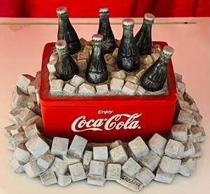 lot 37 image: Rare Guiseppi Coca-Cola Ice Chest Trinket Box #1859 of 2000