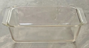lot 51 image: Vintage Pyrex #215 - 22x12x7cm Clear Glass Loaf Pan (Corning Logo)